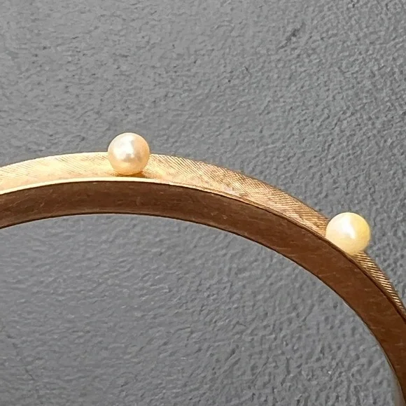 Art Deco Gold Filled Brushed gold filled Cultured pearl Bangle Bracelet . Winar - Picture 6 of 10